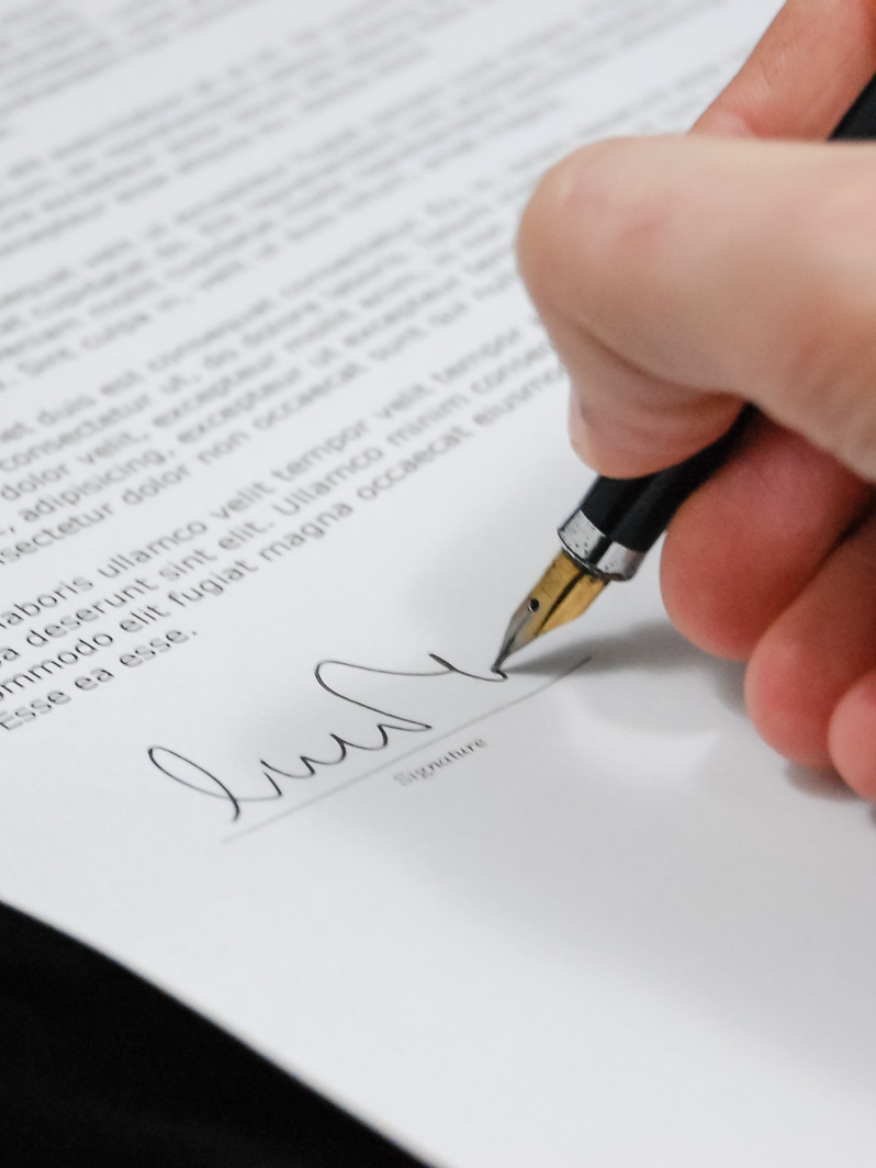 Signing_legal_document
